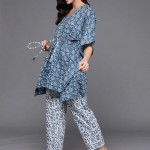 Women Blue & White Ethnic Motifs Printed Cotton Night Suit